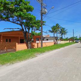 Casa na Jureia - Barra do Ribeira - Iguape, hotel a Iguape