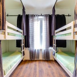 Quiet Point Hostel, hotell Portos