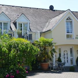 Gästehaus Alt Mehring، فندق في ميهرينغ