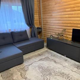 Будиночок біля річки, hotel in Polyana