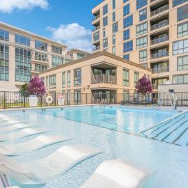 Ultra Luxury Building: Executive Lounge+Pool+Gym