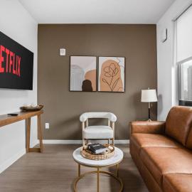 A+ Luxury Downtown Condo: Espresso+Pool+Gym+Lounge, hótel í Indianapolis