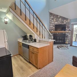 North Shore ski-in/ski-out loft with hot tub, hotel em Lutsen