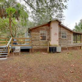 Fish, Boat & Explore: Cross Creek Cabin w/ Dock!: Hawthorne şehrinde bir otel