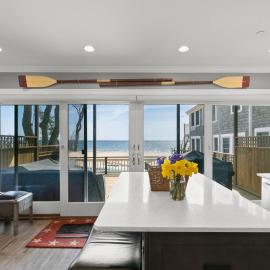 Modern Beachfront Escape - Steps from Ferry - Deck, hotel a Provincetown