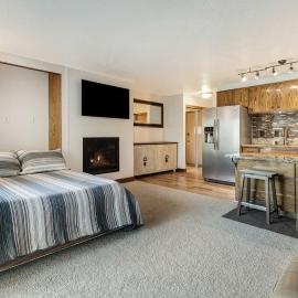 Ground Floor - Riverfront Studio