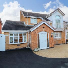 Ivys End Boutique Chic Manor Cottage Elegant & Sophisticated Retreat in Loughborough offering 3bedrooms