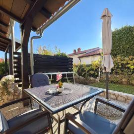 Apartments Matosic, hotel in Omišalj