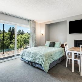 Ground Floor Studio On The Riverfront, hotel en Bend