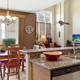 Townhouse with pool & golf course views