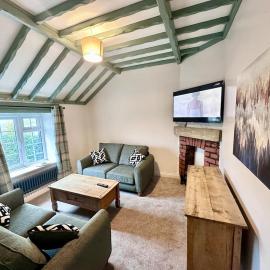 Luxury 3 bed, 6 person, spacious rural apartment, hotell sihtkohas Cwmbrân