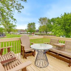 Hot Tub, Lake Access, & Dock: Port Clinton Retreat, hotel in Port Clinton