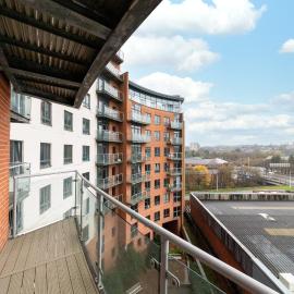 The Riverside Retreat at Montague - Leeds City Centre - Riverside Living - City Views - Sleeps 4 - Balcony - FREE Wi-Fi – hotel w mieście Leeds