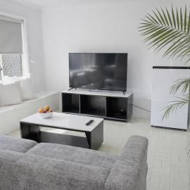 Renovated 6 Bed Workstays Home 7 Mins to Town Well-Presented & Comfortable