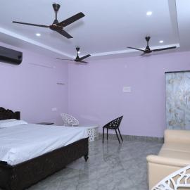 SV FUNCTION HALL AC AND NON AC ROOMs, khách sạn ở Kadiyam