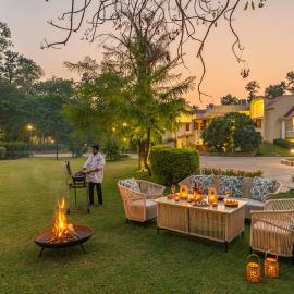 StayVista at The Birdwood Estate with Gym and Pool, hotel in New Delhi