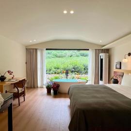 The Tea & Bamboo Retreat A serene homestay offering complimentary bamboo weaving workshops and tea tasting experiences., hotel in Hangzhou