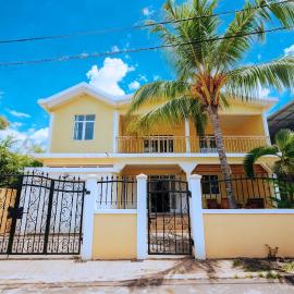Villa calme 5 chambres, proche plage et terrasses، فندق في بورت لويس