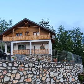 Casa din fagi, hotel u gradu 'Munună'