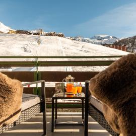 HelloCHALET TrackSide House - Ski-In Ski-Out Apartment on the Cretaz Slopes