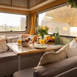 Gemütlicher Camper fußläufig zur Therme Erding、エルディングのホテル