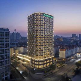 Holiday Inn Qingdao CBD by IHG, hotel v destinácii Čching-tao
