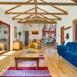French Styled Family Cottage in Hout Bay, hotel in Hout Bay