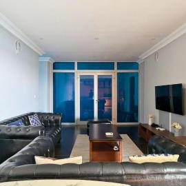 Chic studio with parking and pool