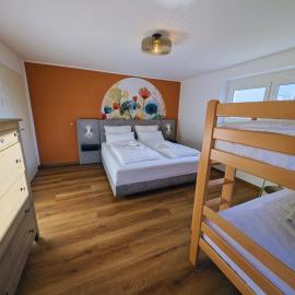 Frankenherz-Apartments - Premium Wohnung mit Terrasse & zwei Schlafzimmern, nahe Playmobil-Funpark, Self-Check-In
