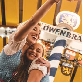 Munich Oktoberfest Bavarian Camping Village with breakfast & welcome beer, hotell i München
