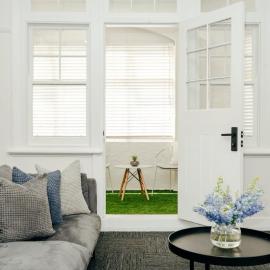 Sun-Filled Art Deco Apartment Heart of Brunswick