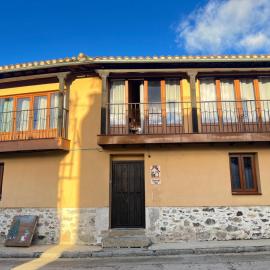 Casa Rural "Corral del Toro", hotelli kohteessa Monleón