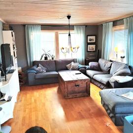 House by the lake with sauna and Christmas spirit!
