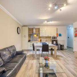 A lovely 2BR home, fully equipped with WIFI & AC by 360 Estates