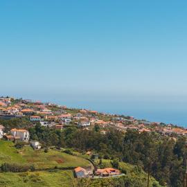 GuestReady - Escape with Ocean and Mountain Views, Hotel in Calheta