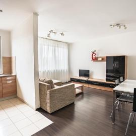 Fine Restaurant & Apartments, ξενοδοχείο σε Malacky