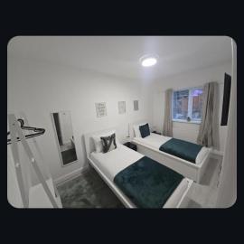 Luxury 5-Bedroom Peaceful, Modern Family-Friendly, hotel u gradu Sleightholme