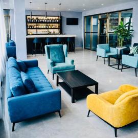Tris Estates Hotel & Suites, hotel em Dwarzohn