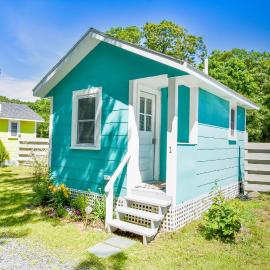 Cozy Colorful Cottage Perfect for 2, hotel di Eastham