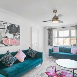 Cornish Haven - Spacious 4BR with WiFi & Parking