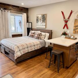 B213 Mountain Studio | w/ Views | @ Loon| Pool, Hot Tub, Hotel in Lincoln