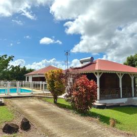 Viesnīca Gîtes du Domaine de la Canne à Sucre pilsētā Anse-Bertrand