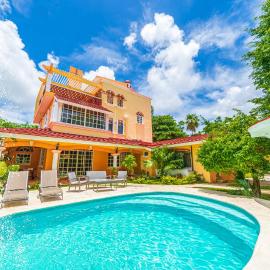5 Bedroom Luxury Villa with Private Pool and Security - fits 12