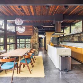 Two Creeks Treehouse, hotelli kohteessa Mill Valley