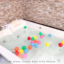 Luxury Pool Villa 5 mins to Phuket Old Town, Hotel in Ban Lo Long