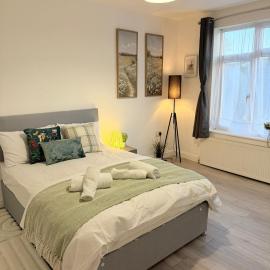 The COSY CORNER, less than a mile from Luton town centre and a mile away from Luton Airport, hotelli kohteessa Luton