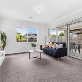 Peaceful Schofields 5BR Near Station Garage