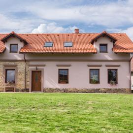 Slánských Statek, hotel a Nahořany