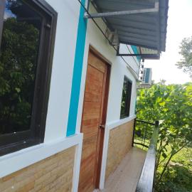 D'nyna guesthouses at Kantiang Bay3 โรงแรมในKo Bu Bu