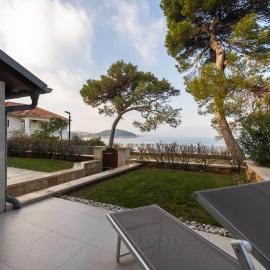 Apartments Jelena, Punta by the Sea, hotel in Veli Lošinj